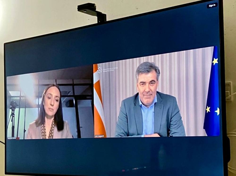 8748 image for slide